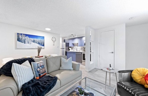 Englewood Apartment | Blue Moon Extended stays w/Casper Mattress
