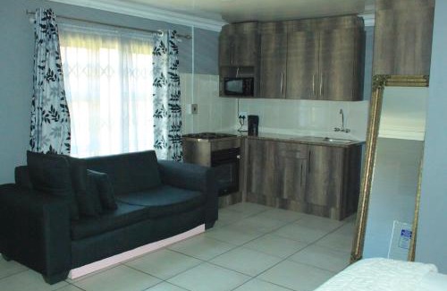 Evander House | Blue Moon Guest House