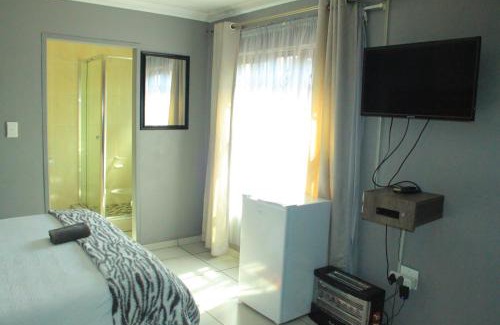 Evander House | Blue Moon Guest House