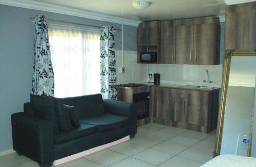 Evander House | Blue Moon Guest House