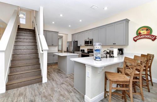 West Kissimmee House | Blue Moon Luxurious Cottage With Private Pool Near Disney With Margaritaville Resort & Island H2O Access - 8073Su