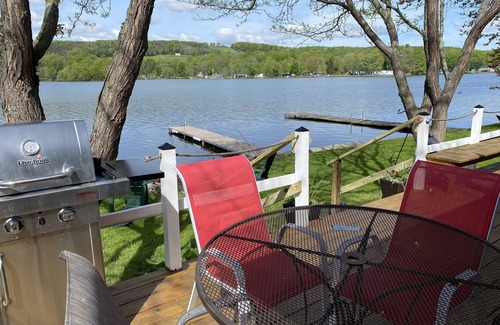Bradford Cottage | Blue Moon on Weller Island
