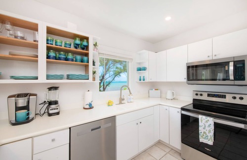 North Side House | Blue Moon: Upgraded Cottage w/Sandy Beach + Backyard Snorkeling Next to Ocean Frontiers