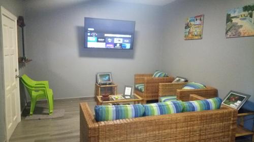 Orange Walk Apartment | Blue Morpho Suite