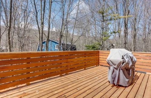 The Blue Mountains Cottage | Blue Mountain Cottage for Rent - 10 Min walk to the village