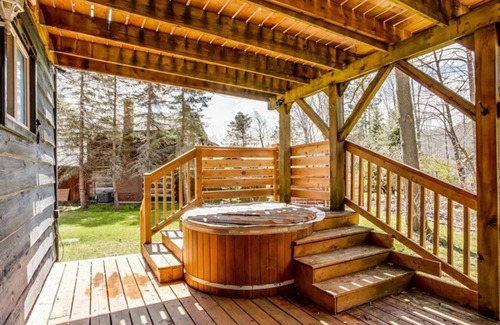 The Blue Mountains Cottage | Blue Mountain Cottage for Rent - 10 Min walk to the village