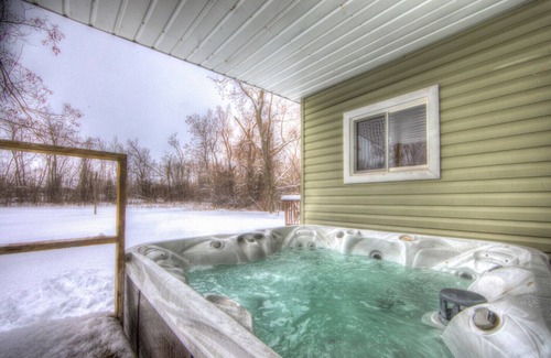 Collingwood Cottage | Blue Mountain VERY PRIVATE Cottage@Ski Hills/Hot Tub