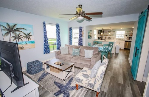 Surfside Beach House | Blue Nile - Peaceful, Fully Fenced, Pet Friendly