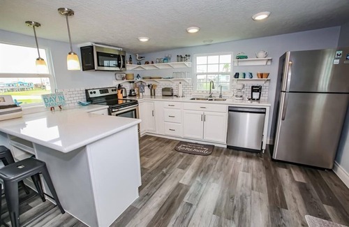 Surfside Beach House | Blue Nile - Peaceful, Fully Fenced, Pet Friendly