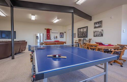 Bradley House | Blue Oak Oasis At Lake Naci
