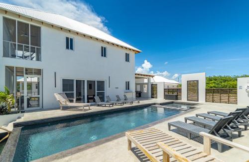 San Pedro Villa | Blue Oasis and Pool Club at Mahogany Bay