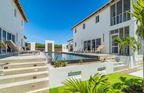 San Pedro Villa | Blue Oasis and Pool Club at Mahogany Bay