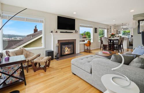 Fremont House | Blue Oasis with Amazing Olympic Views