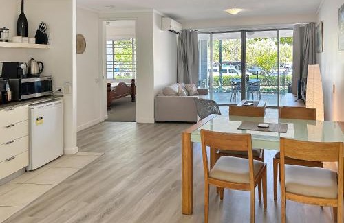 Nelly Bay Apartment | Blue on Blue Large One Bedroom Apartment, steps from ferry, amazing pool, wifi