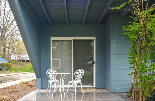 South Haven Apartment | Blue Orchid