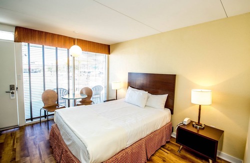 Wildwood Hotel | Blue Palms Resort