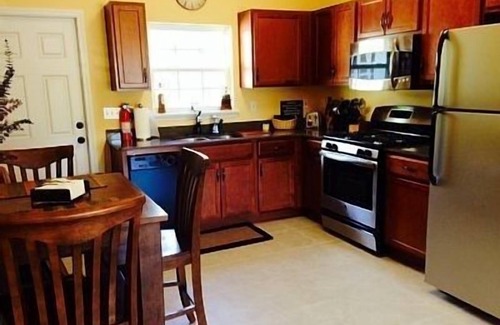 Hollister Apartment | Blue Paradise 101A 1/1