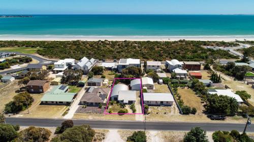 Waterhouse House | Blue Poles - Pet Friendly