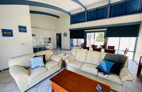 Waterhouse House | Blue Poles - Pet Friendly