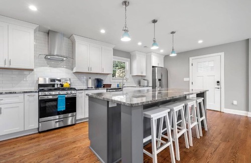 Smyrna House | Blue Ribbon 3BR/2BA Bungalow near Truist Park