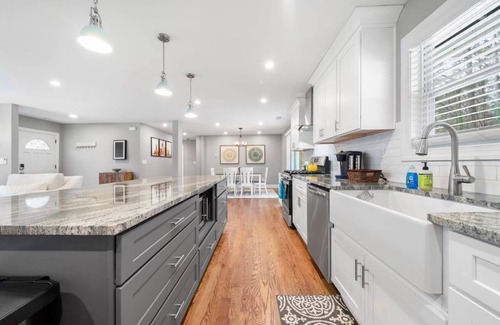 Smyrna House | Blue Ribbon 3BR/2BA Bungalow near Truist Park