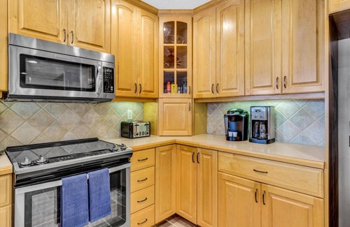 Smith Mountain Lake House | Blue Ridge Beach - Sleeps 10, screened-in porch, fantastic views.