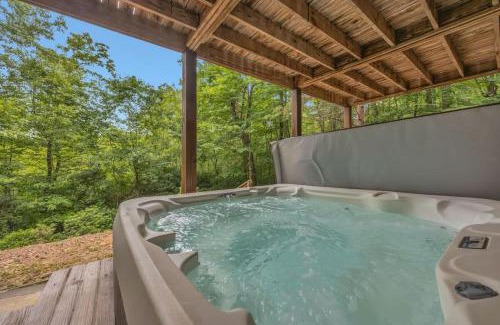 Blue Ridge House | Blue Ridge Cabin in the Woods With Hot Tub
