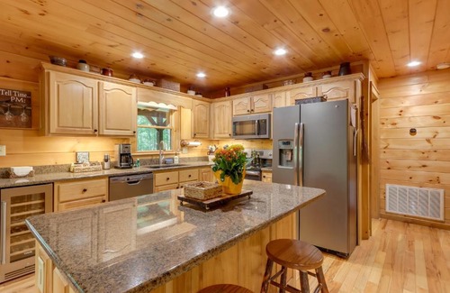 Blue Ridge House | Blue Ridge Cabin Rental with Hot Tub and Creek Access!