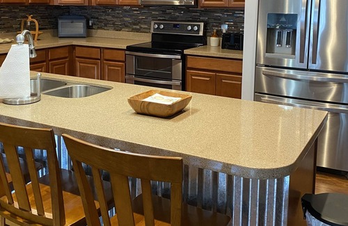 West Jefferson Apartment | Blue Ridge Dreams Luxury Downtown Apartment