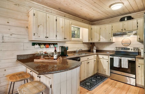 Morganton Ski Chalet | Blue Ridge Luxury Cabin - Views, Hot Tub & Firepit