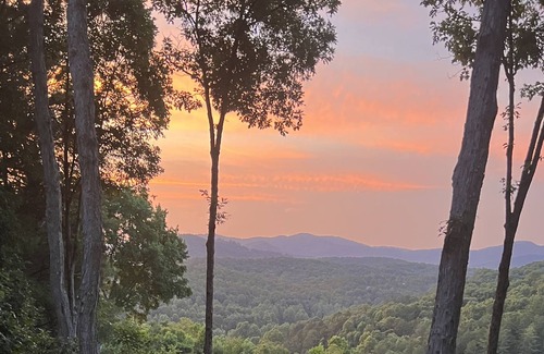 Ridgeline Vistas Cabin | Blue Ridge Mountain Views, Hot Tub, Game Room, Firepit, King Suites, Sleeps 9
