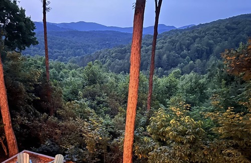 Ridgeline Vistas Cabin | Blue Ridge Mountain Views, Hot Tub, Game Room, Firepit, King Suites, Sleeps 9