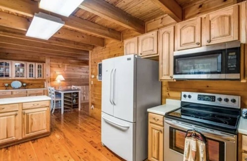 Butler Cabin | Blue Ridge Mountain Cabin; chill vibes, scenic views, nearby hiking and wineries