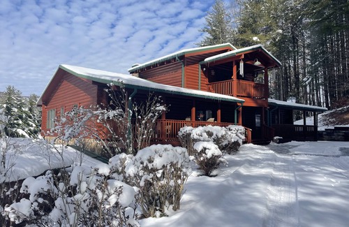 Butler Cabin | Blue Ridge Mountain Cabin; chill vibes, scenic views, nearby hiking and wineries