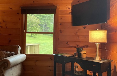 Butler Cabin | Blue Ridge Mountain East Tennessee Cabin Get-a-way Pet Friendly