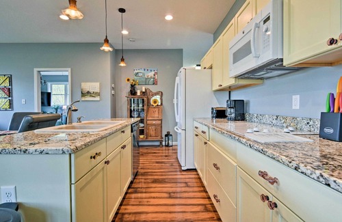 Marshall House | Blue Ridge Mountain Rental w/Hot Tub & Gas Grill!