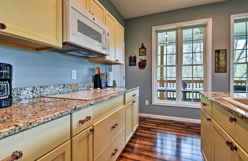 Marshall House | Blue Ridge Mountain Rental w/Hot Tub & Gas Grill!