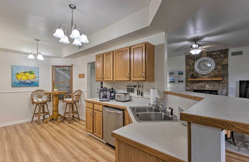 Mountain Air Condo | Blue Ridge Mtn Views: Condo w/Furnished Balcony