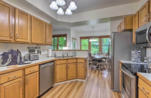 Mountain Air Condo | Blue Ridge Mtn Views: Condo w/Furnished Balcony