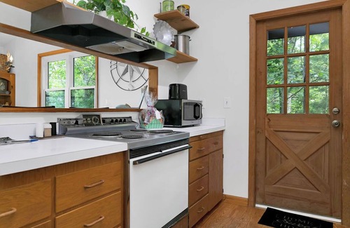 Brevard Cabin | Blue Ridge SUNSET VIEW in Brevard! Nestled high on 12 peaceful acres of nature!
