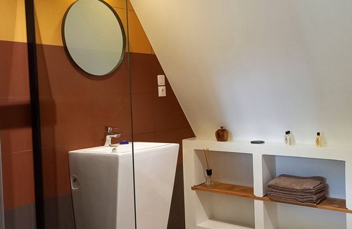 Angiens Bed & Breakfast | Blue room for 4 people at "Maison Silleron". Breakfast included. 5*