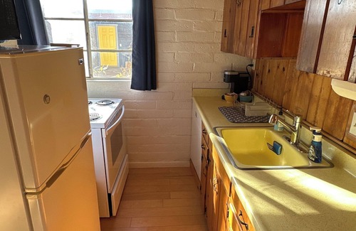 Bishop Apartment | Blue Skye: Downtown Getaway
