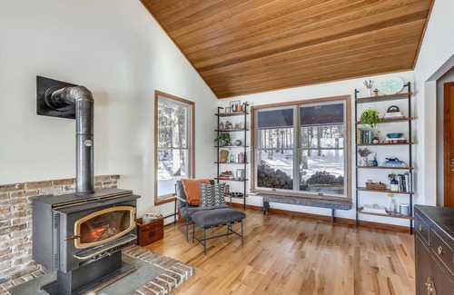 Eastern Vermont House | Blue Spruce - Easy Access to Snowshoeing, cross country trails, Stowe, Smuggs, and Jay!