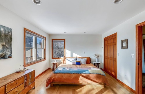 Eastern Vermont House | Blue Spruce - Easy Access to Snowshoeing, cross country trails, Stowe, Smuggs, and Jay!