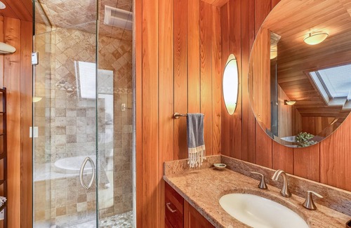 Eastern Vermont House | Blue Spruce - Easy Access to Snowshoeing, cross country trails, Stowe, Smuggs, and Jay!