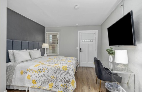 Douglas Hotel | Blue Star Motel #2 - Studio Hotel, Sleeps 2