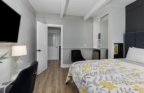Douglas Hotel | Blue Star Motel #4 - Studio Hotel, Sleeps 2