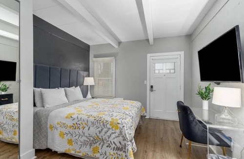 Douglas Hotel | Blue Star Motel #4 - Studio Hotel, Sleeps 2