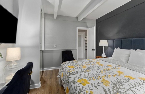 Douglas Hotel | Blue Star Motel #5 - Studio Hotel, Sleeps 2