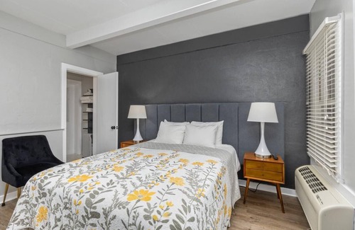 Douglas Hotel | Blue Star Motel #5 - Studio Hotel, Sleeps 2